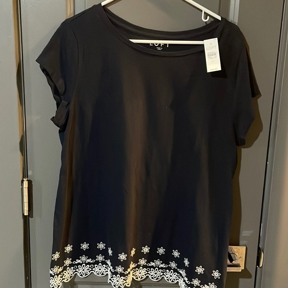 LOFT Navy Blue Short Sleeve Tee Shirt w/ White Floral Hem - New without tags - L